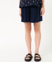 Short maternité avec large ceinture smockée